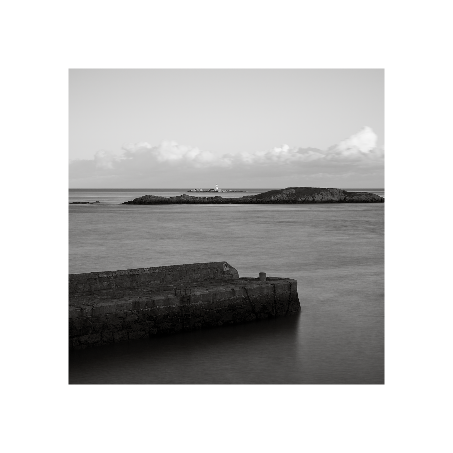 Coliemore Harbour Pier & The Muglins